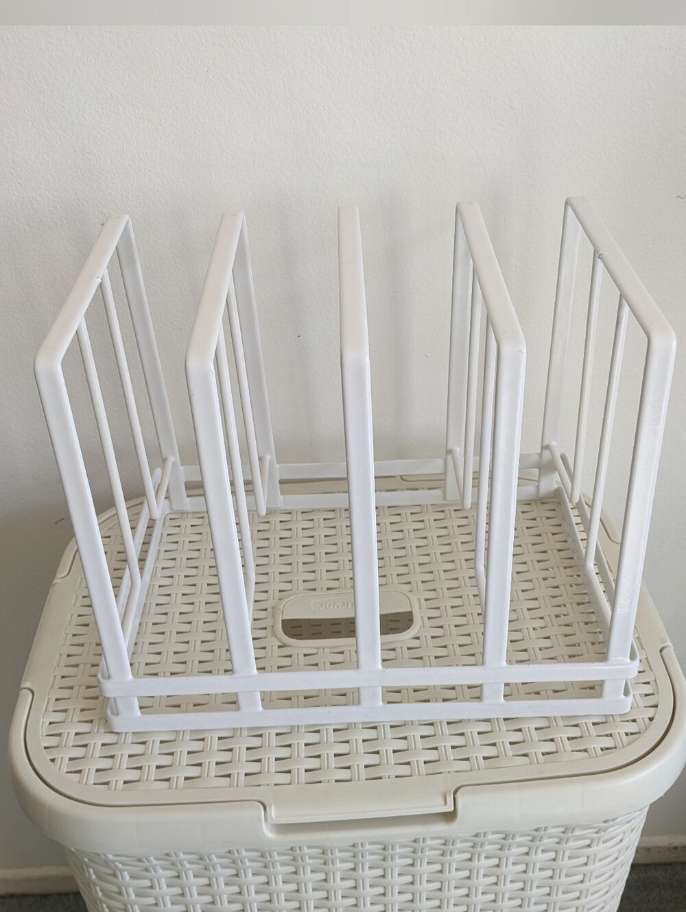 White Wire Kitchen Organizer Office Shelf Vertical 4 Slot Cutting Boards Baking